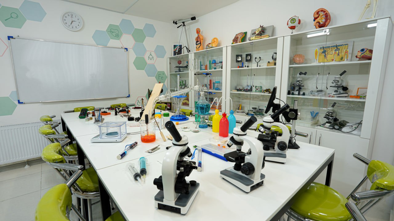 کارگاه‌های خلاقیت در مدرسه فراز